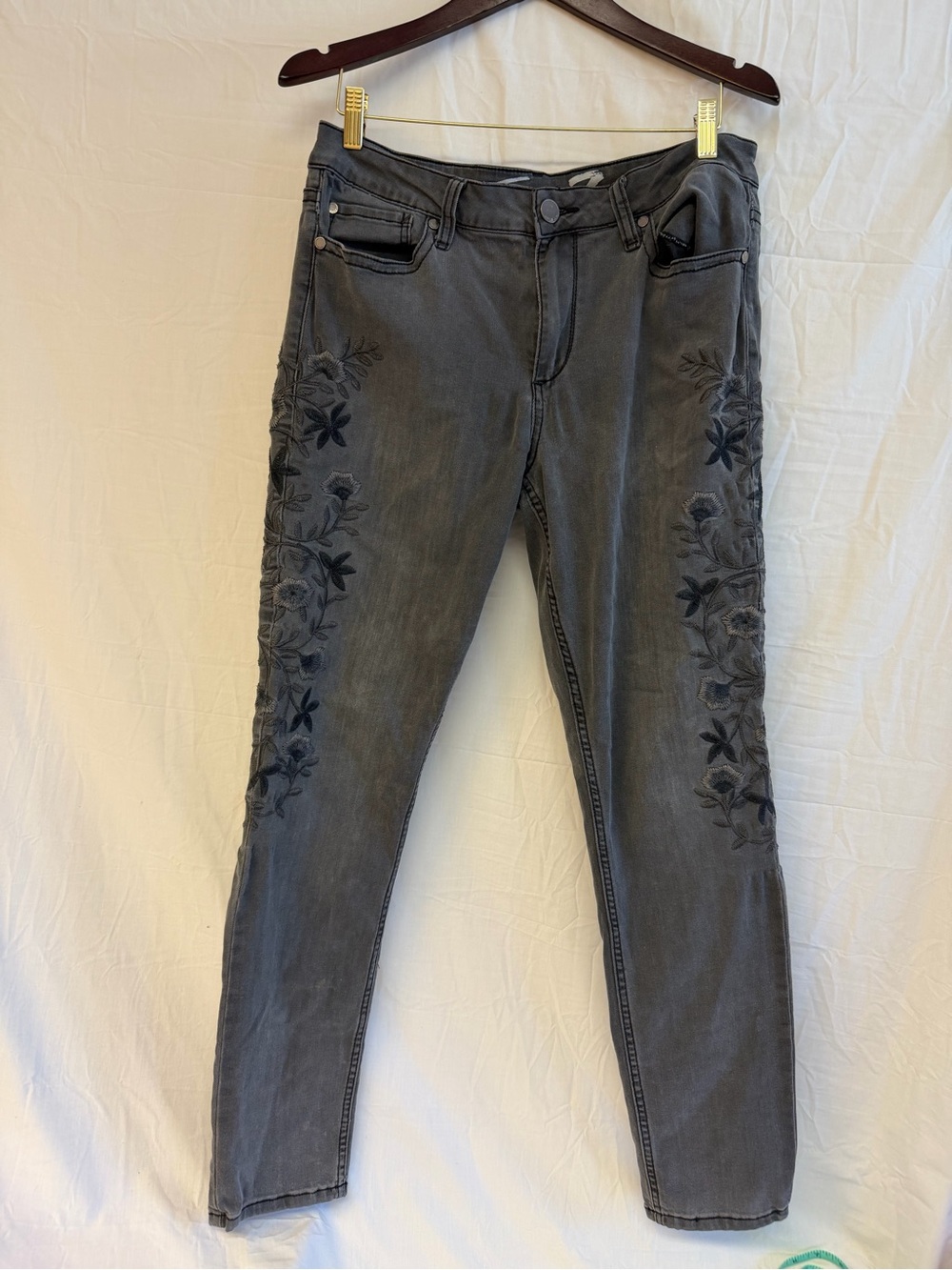 Seven7 Women's Skinny Jeans with Floral Embroidery - Charcoal
